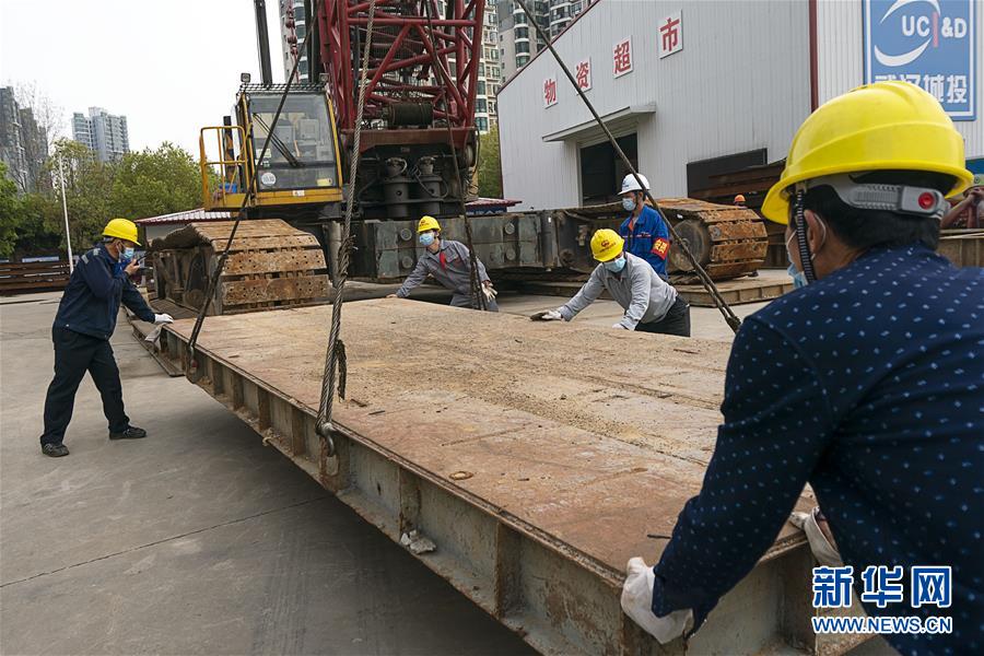 （新華全媒頭條&middot;圖文互動）（9）在艱難中重啟 在陣痛中復(fù)蘇&mdash;&mdash;湖北推動安全有序復(fù)工復(fù)產(chǎn)掃描