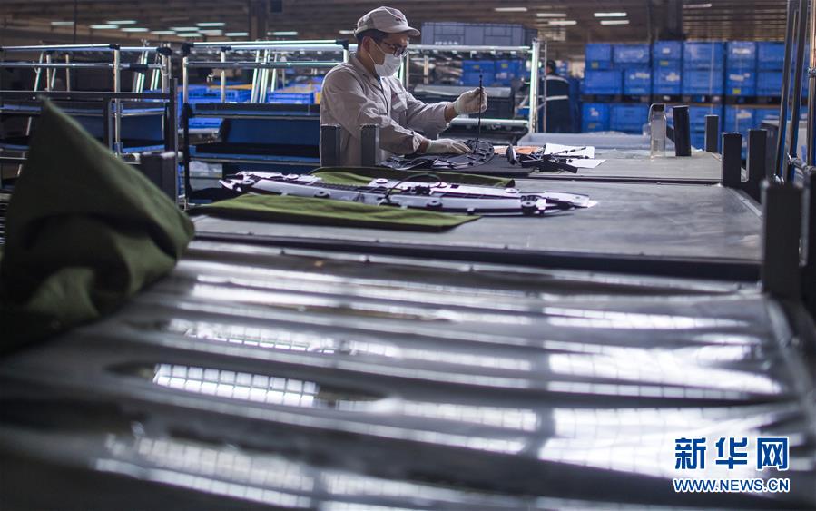 （新華全媒頭條&middot;圖文互動）（18）在艱難中重啟 在陣痛中復(fù)蘇&mdash;&mdash;湖北推動安全有序復(fù)工復(fù)產(chǎn)掃描