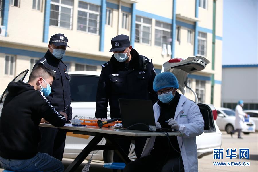 （習(xí)近平致敬的戰(zhàn)&ldquo;疫&rdquo;英雄&middot;公安干警篇&middot;圖文互動(dòng)）（3）他們，抗疫一線鑄警魂