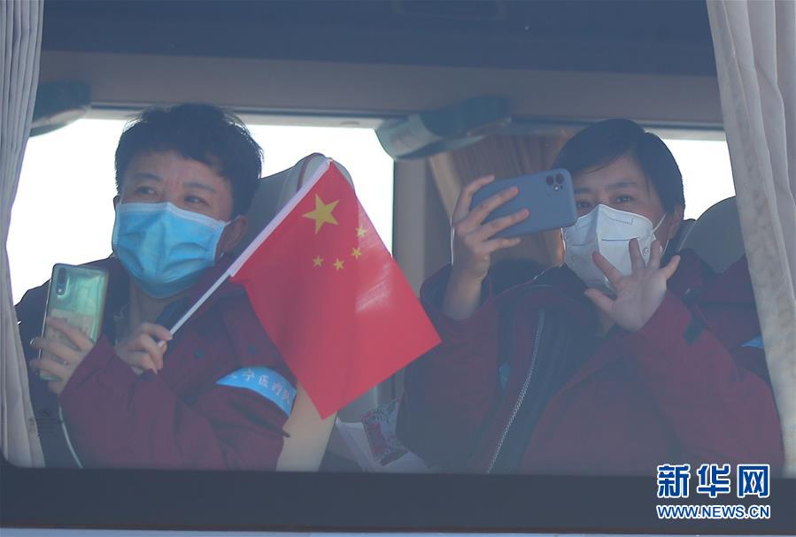 （在習(xí)近平新時代中國特色社會主義思想指引下&mdash;&mdash;新時代新作為新篇章&middot;習(xí)近平總書記關(guān)切事&middot;圖文互動）（3）給你最溫暖的擁抱&mdash;&mdash;保護關(guān)心愛護抗疫一線醫(yī)務(wù)人員在行動