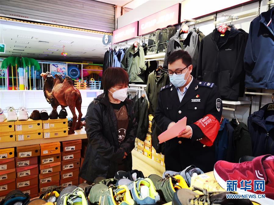 （習近平致敬的戰(zhàn)&ldquo;疫&rdquo;英雄&middot;下沉干部篇&middot;圖文互動）（4）他們，挺身而出守防線