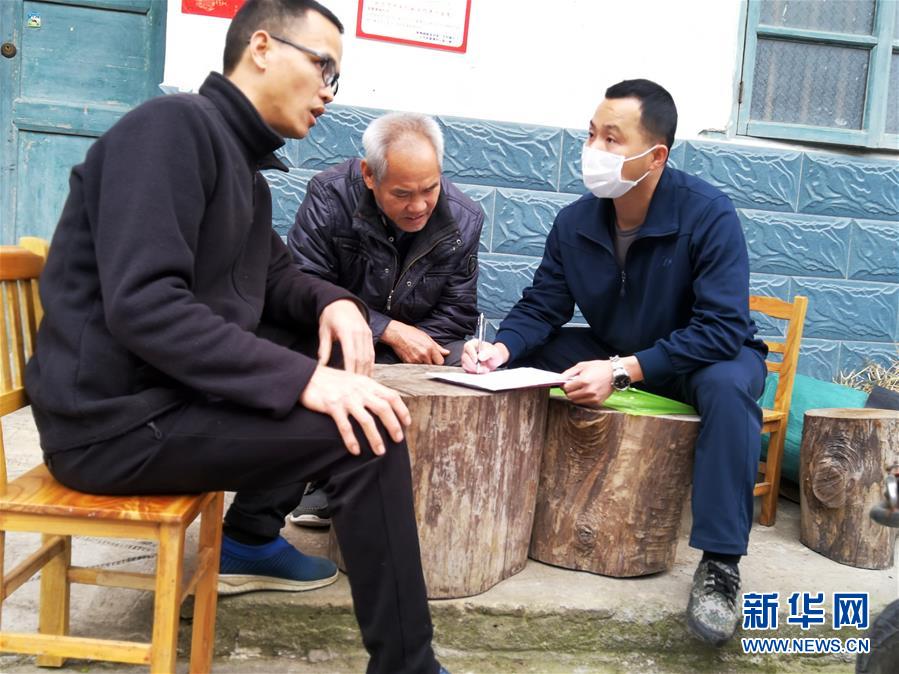 （習近平致敬的戰(zhàn)&ldquo;疫&rdquo;英雄&middot;下沉干部篇&middot;圖文互動）（6）他們，挺身而出守防線