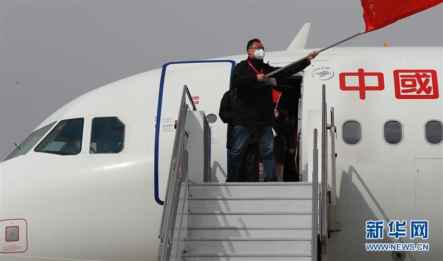 （抗疫一線群英譜&middot;圖文互動）不負生命之托&mdash;&mdash;記甘肅第一批援助湖北醫(yī)療隊隊長蔡輝