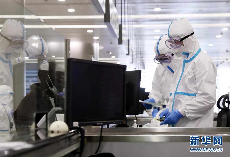 （聚焦疫情防控&middot;圖文互動）（4）用青春筑牢防疫&ldquo;長城&rdquo;&mdash;&mdash;上海青年突擊隊嚴(yán)守浦東國際機(jī)場第一線