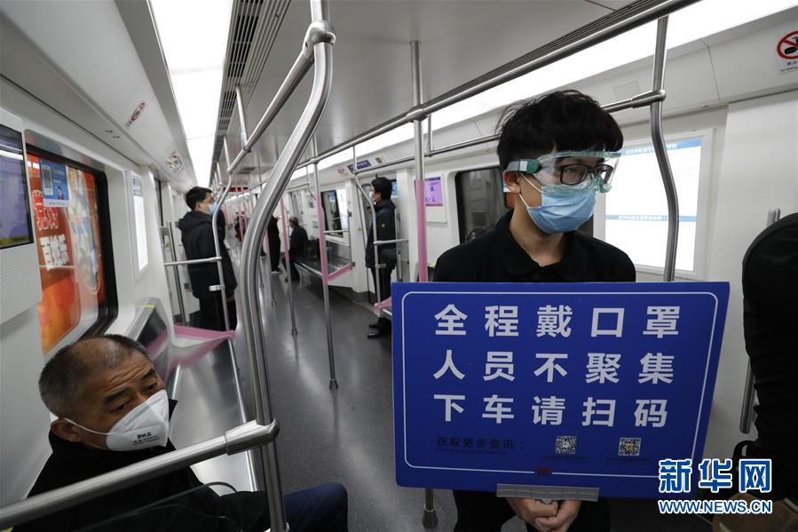 （新華全媒頭條&middot;習近平致敬的戰(zhàn)&ldquo;疫&rdquo;英雄&middot;武漢人民篇&middot;圖文互動）（13）壯哉，大武漢&mdash;&mdash;獻給英雄的武漢人民