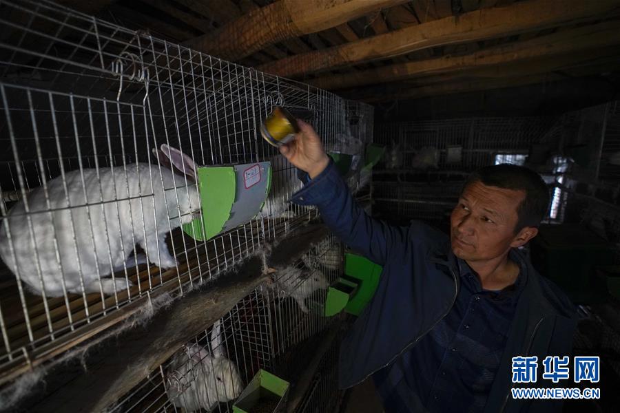 （決戰(zhàn)決勝脫貧攻堅(jiān)&middot;圖文互動(dòng)）（15）決戰(zhàn)昆侖&mdash;&mdash;新疆聚焦10個(gè)未摘帽縣展開深度貧困攻堅(jiān)戰(zhàn) 