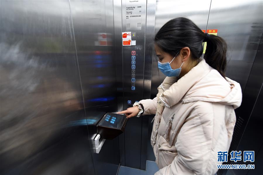 （在習(xí)近平新時(shí)代中國(guó)特色社會(huì)主義思想指引下&mdash;&mdash;新時(shí)代新作為新篇章&middot;習(xí)近平總書(shū)記關(guān)切事&middot;圖文互動(dòng)）（12）讓城市更聰明　讓經(jīng)濟(jì)更智慧&mdash;&mdash;各地加快形成數(shù)字新動(dòng)能促經(jīng)濟(jì)社會(huì)行穩(wěn)致遠(yuǎn)