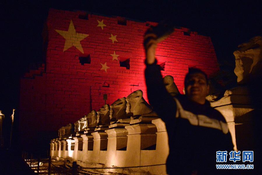 （新華全媒頭條&middot;圖文互動）（10）書寫共建人類命運共同體的戰(zhàn)&ldquo;疫&rdquo;篇章&mdash;&mdash;記習(xí)近平主席推動新冠肺炎疫情防控國際合作　　