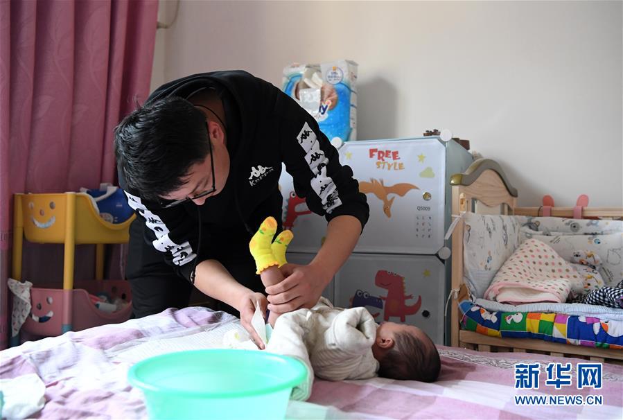 （一線抗疫群英譜&middot;圖文互動）（3）&ldquo;再年輕，也要學(xué)做頂梁柱&rdquo;&mdash;&mdash;記&ldquo;95后&rdquo;干警李文超