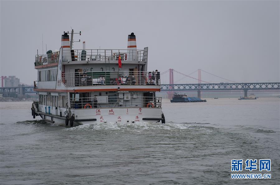 （新華全媒頭條&middot;圖文互動）（13）武漢重啟，不負(fù)春天&mdash;&mdash;寫在武漢&ldquo;解封&rdquo;之際