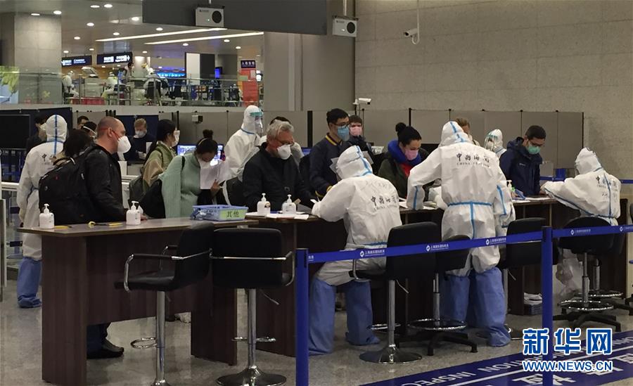 （在習近平新時代中國特色社會主義思想指引下&mdash;&mdash;新時代新作為新篇章&middot;習近平總書記關切事&middot;圖文互動）（3）千方百計扎牢疫情防控網(wǎng)