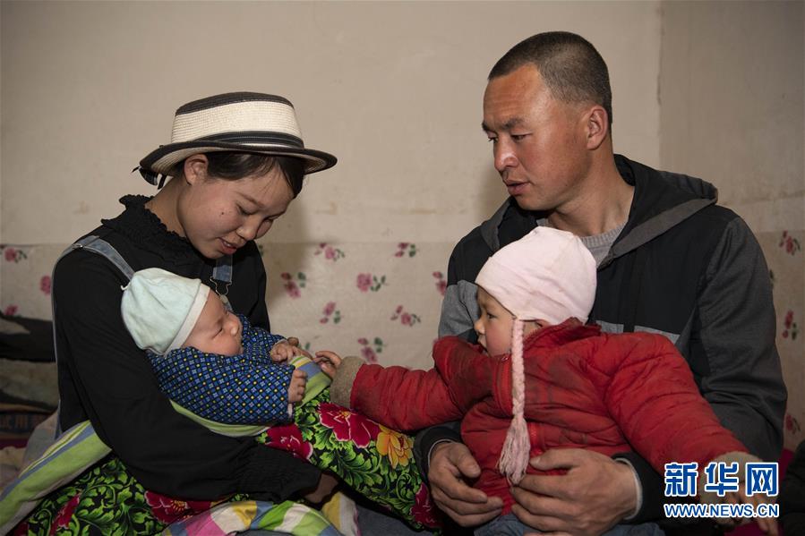 （新華全媒頭條&middot;圖文互動）（2）春天里的5個&ldquo;戰(zhàn)貧&rdquo;瞬間&mdash;&mdash;習近平總書記關(guān)于脫貧攻堅決策部署指引攻克最后的深貧堡壘