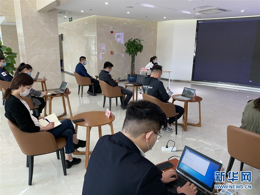 （聚焦復(fù)工復(fù)產(chǎn)&middot;圖文互動(dòng)）（1）招聘&ldquo;不見面&rdquo; 溝通&ldquo;屏對屏&rdquo;&mdash;&mdash;江蘇徐州&ldquo;云招聘&rdquo;助力企業(yè)復(fù)工達(dá)產(chǎn)