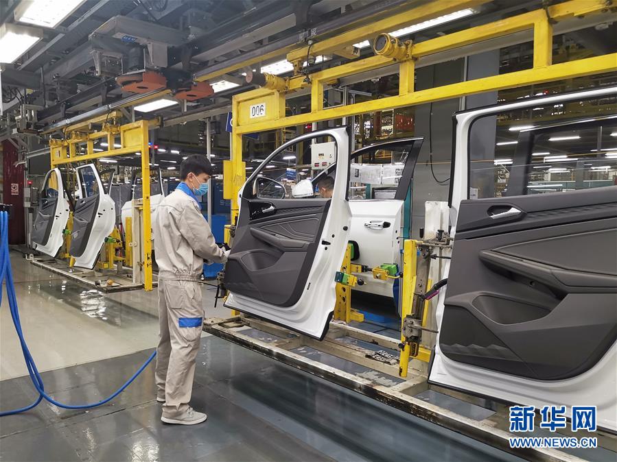 （在習(xí)近平新時(shí)代中國(guó)特色社會(huì)主義思想指引下&mdash;&mdash;新時(shí)代新作為新篇章&middot;習(xí)近平總書(shū)記關(guān)切事&middot;圖文互動(dòng)）（1）按下復(fù)工復(fù)產(chǎn)&ldquo;快進(jìn)鍵&rdquo;