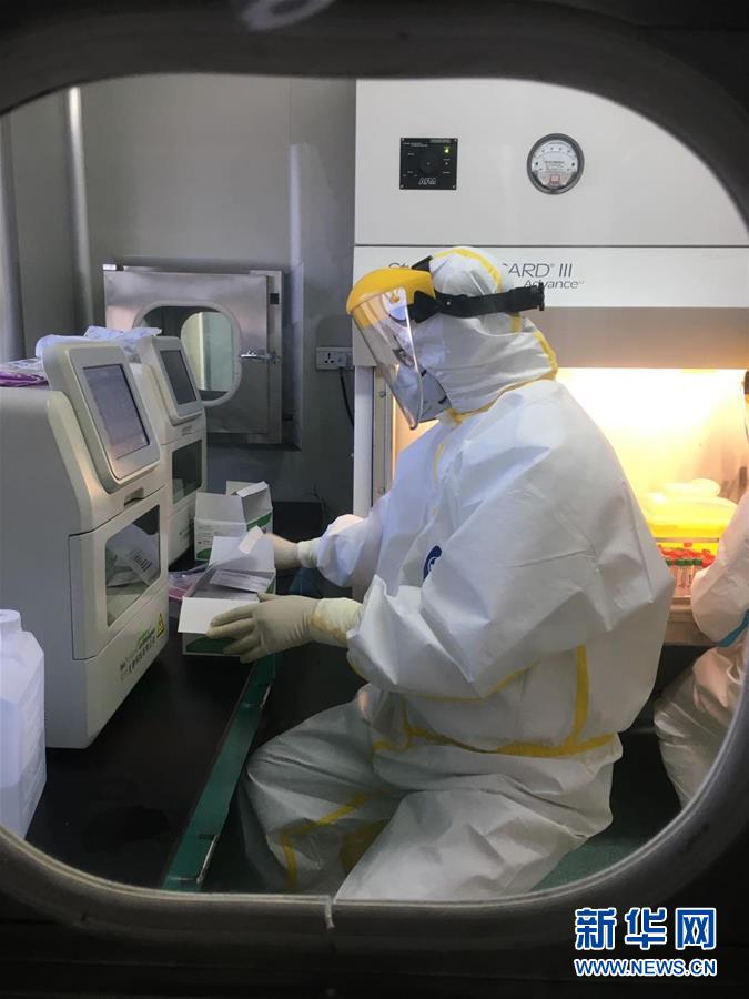 （一線抗疫群英譜&middot;圖文互動）（2）山西檢測員伉儷：疫情不退，決不放松