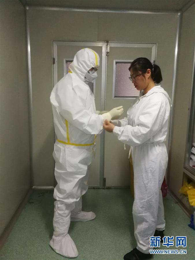 （一線抗疫群英譜&middot;圖文互動）（4）山西檢測員伉儷：疫情不退，決不放松