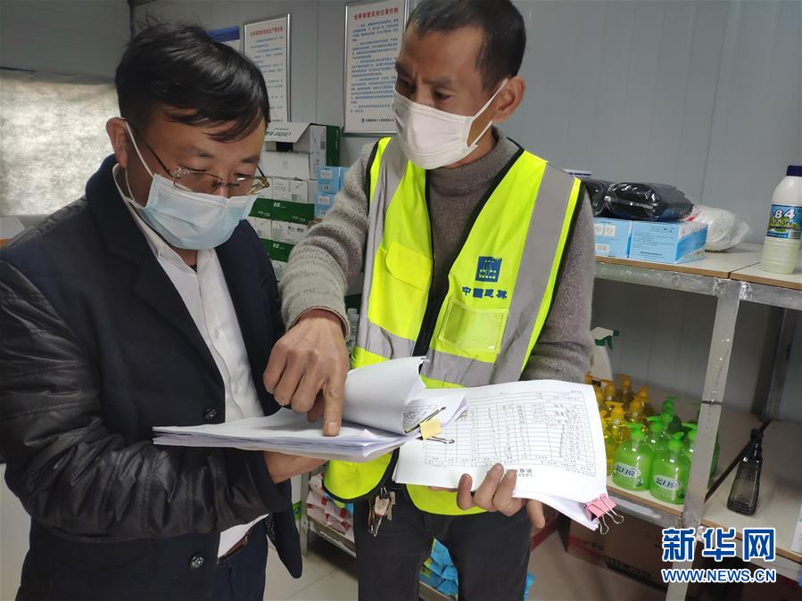 （一線抗疫群英譜&middot;圖文互動）（1）&ldquo;逆行者&rdquo;曾陽春：步行十公里，他冒雨趕赴一線