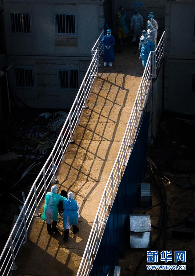 （聚焦疫情防控&middot;圖文互動）（10）分秒必爭！一切為了治病救人&mdash;&mdash;中國抗疫生命至上的生動實踐