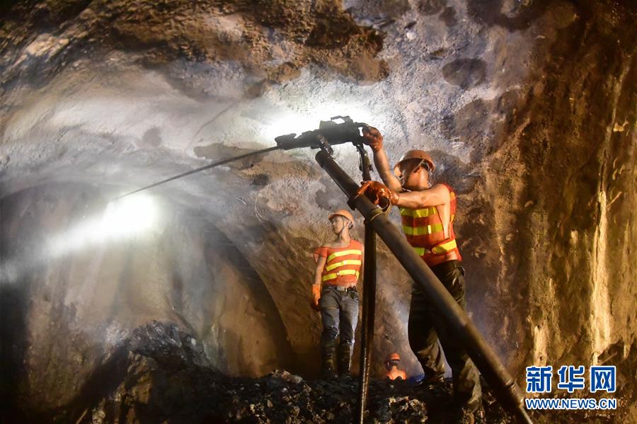 （圖文互動）（3）&ldquo;最難掘進(jìn)隧道&rdquo;大柱山隧道貫通