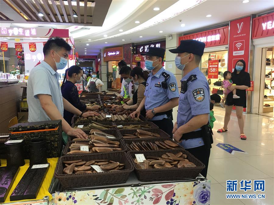 （新華全媒頭條&middot;圖文互動(dòng)）（2）戰(zhàn)斗在防疫最前沿&mdash;&mdash;來自&ldquo;五一&rdquo;國際勞動(dòng)節(jié)的致敬