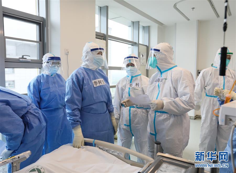 （新華全媒頭條&middot;圖文互動(dòng)）（1）戰(zhàn)斗在防疫最前沿&mdash;&mdash;來自&ldquo;五一&rdquo;國際勞動(dòng)節(jié)的致敬