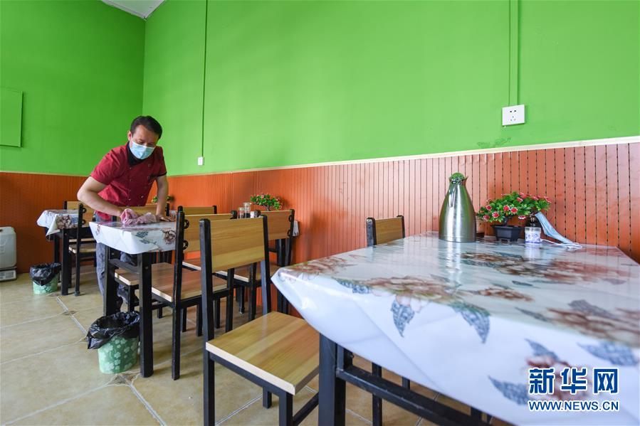 (決戰(zhàn)決勝脫貧攻堅·圖文互動)(3)阿布都艾尼北上務工“三級跳”