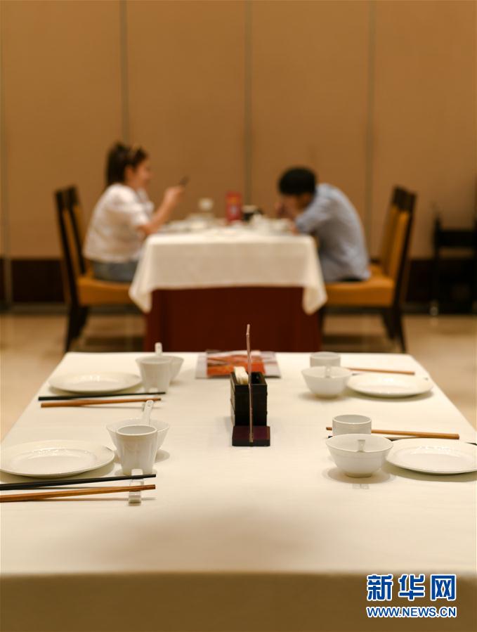 （新華全媒頭條&middot;圖文互動）（9）人氣回暖 消費復(fù)蘇 健康出行&mdash;&mdash;加長版&ldquo;五一&rdquo;假期觀察 