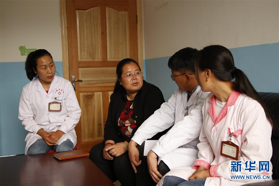 （代表委員履職&middot;圖文互動）（6）為百姓健康奔走&mdash;&mdash;全國人大代表胡阿羅履職記