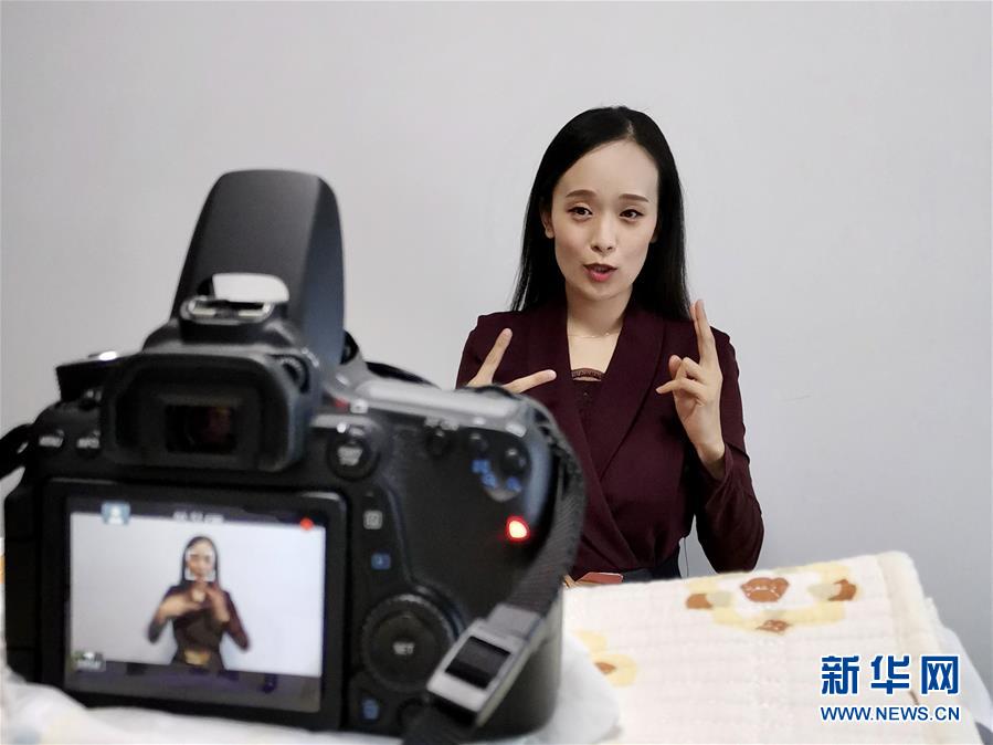 （在習近平新時代中國特色社會主義思想指引下&mdash;&mdash;新時代新作為新篇章&middot;習近平總書記關切事&middot;圖文互動）（4）增強困難群眾對疫情影響的抵抗力