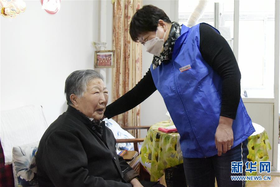 （在習近平新時代中國特色社會主義思想指引下&mdash;&mdash;新時代新作為新篇章&middot;習近平總書記關切事&middot;圖文互動）（7）增強困難群眾對疫情影響的抵抗力