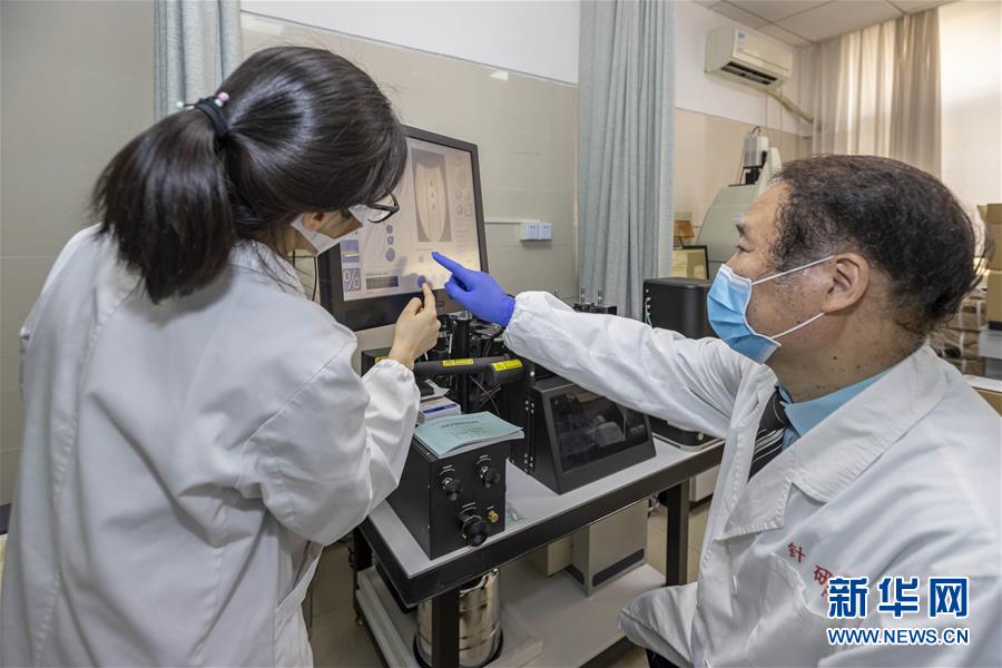 （代表委員履職&middot;圖文互動(dòng)）（2）&ldquo;履職與行醫(yī)，都要精益求精&rdquo;&mdash;&mdash;全國(guó)政協(xié)委員吳煥淦履職記