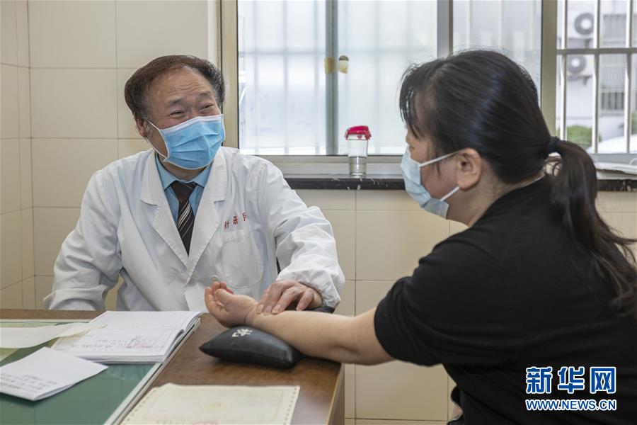 （代表委員履職&middot;圖文互動(dòng)）（4）&ldquo;履職與行醫(yī)，都要精益求精&rdquo;&mdash;&mdash;全國(guó)政協(xié)委員吳煥淦履職記