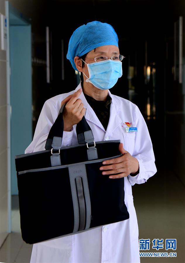 （圖文互動(dòng)）（1）會(huì)說(shuō)話(huà)的戰(zhàn)&ldquo;疫&rdquo;包&mdash;&mdash;縣醫(yī)院女院長(zhǎng)白金娥抗疫故事