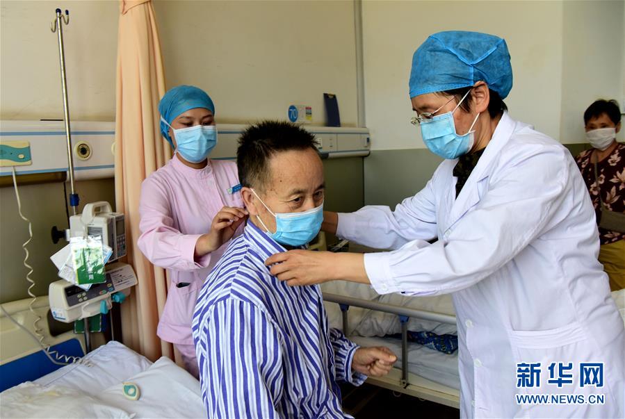 （圖文互動(dòng)）（2）會(huì)說(shuō)話(huà)的戰(zhàn)&ldquo;疫&rdquo;包&mdash;&mdash;縣醫(yī)院女院長(zhǎng)白金娥抗疫故事