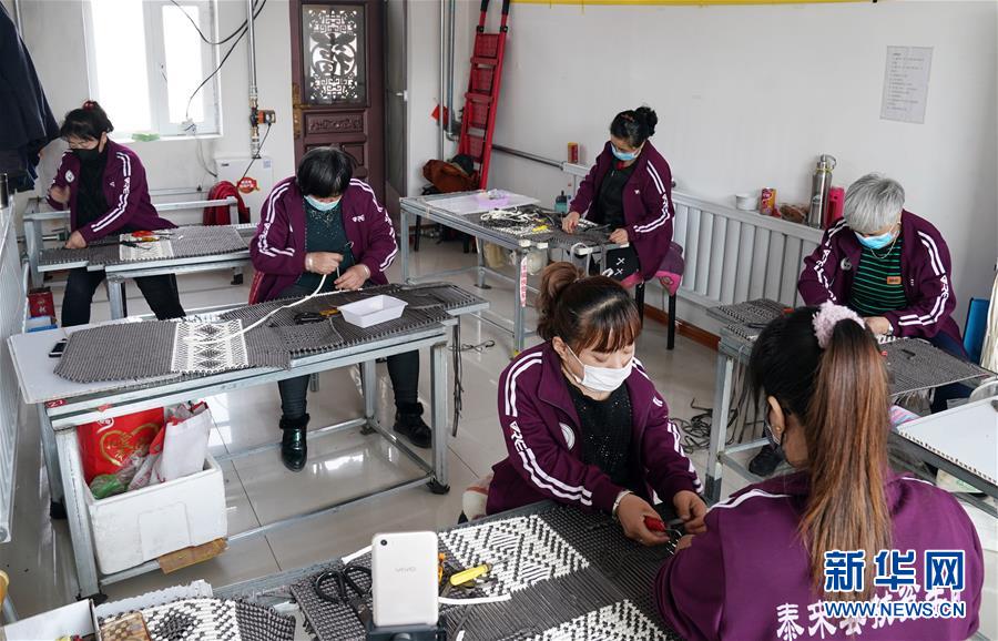 （在習(xí)近平新時(shí)代中國(guó)特色社會(huì)主義思想指引下&mdash;&mdash;新時(shí)代新作為新篇章&middot;習(xí)近平總書記關(guān)切事&middot;圖文互動(dòng)）（2）助你飛翔，擁抱陽(yáng)光&mdash;&mdash;助力殘疾人脫貧攻堅(jiān)故事