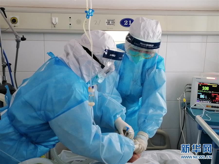 （新華全媒頭條&middot;圖文互動(dòng)）（6）風(fēng)雨無阻向前進(jìn)&mdash;&mdash;寫在全國疫情防控阻擊戰(zhàn)取得重大戰(zhàn)略成果之際