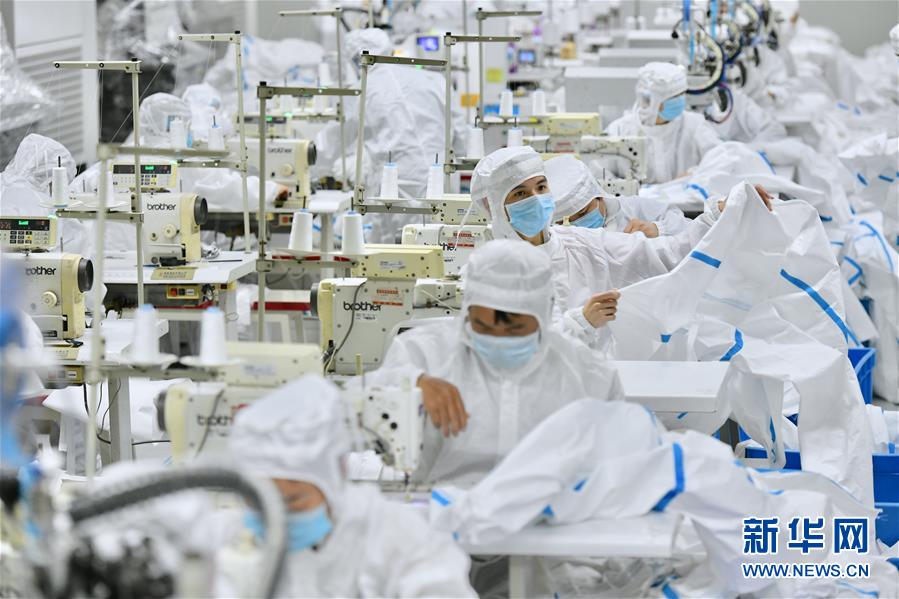 （新華全媒頭條&middot;圖文互動(dòng)）（10）風(fēng)雨無阻向前進(jìn)&mdash;&mdash;寫在全國疫情防控阻擊戰(zhàn)取得重大戰(zhàn)略成果之際