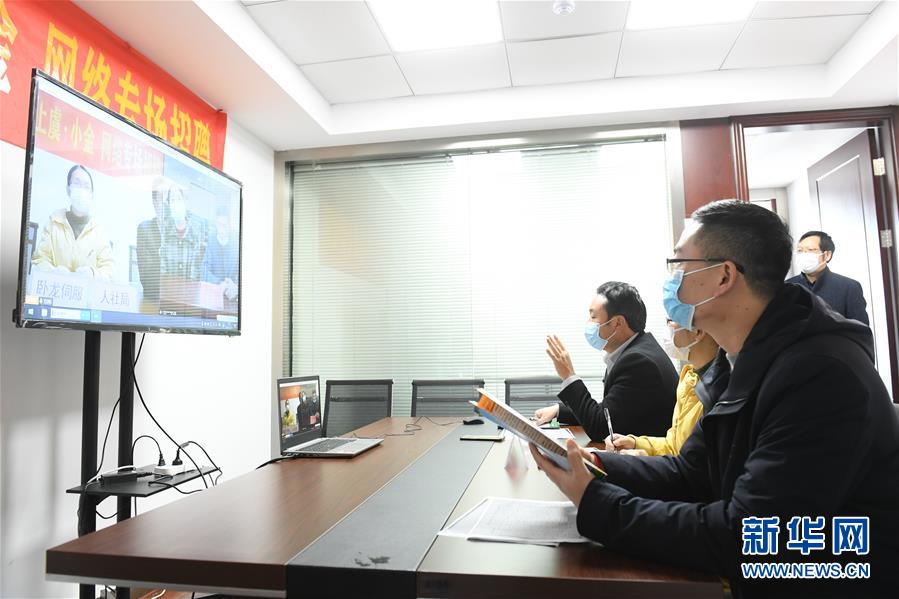 （新華全媒頭條&middot;圖文互動(dòng)）（18）從人民中汲取磅礴力量&mdash;&mdash;習(xí)近平總書記同出席2020年全國兩會(huì)人大代表、政協(xié)委員共商國是紀(jì)實(shí)