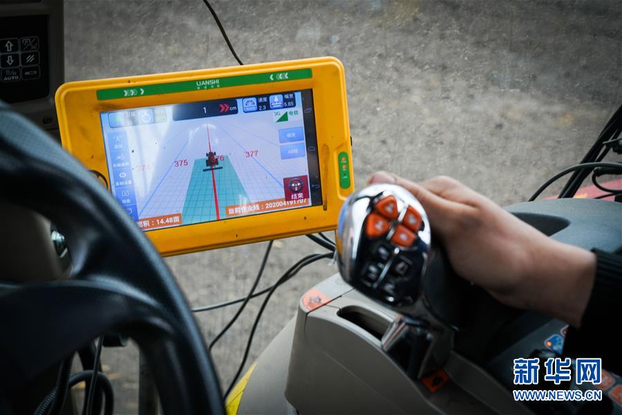 （在習(xí)近平新時代中國特色社會主義思想指引下&mdash;&mdash;新時代新作為新篇章&middot;習(xí)近平總書記關(guān)切事&middot;圖文互動）（3）讓農(nóng)民挑上&ldquo;金扁擔&rdquo;&mdash;&mdash;農(nóng)業(yè)現(xiàn)代化的生動實踐掃描