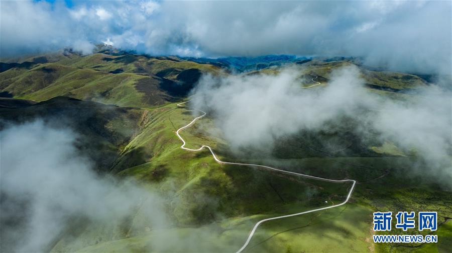 （圖文互動）（3）雪山草地展新貌&mdash;&mdash;四川阿壩州脫貧奔小康紀(jì)實