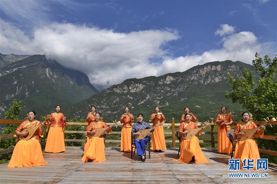 （圖文互動）（6）雪山草地展新貌&mdash;&mdash;四川阿壩州脫貧奔小康紀(jì)實