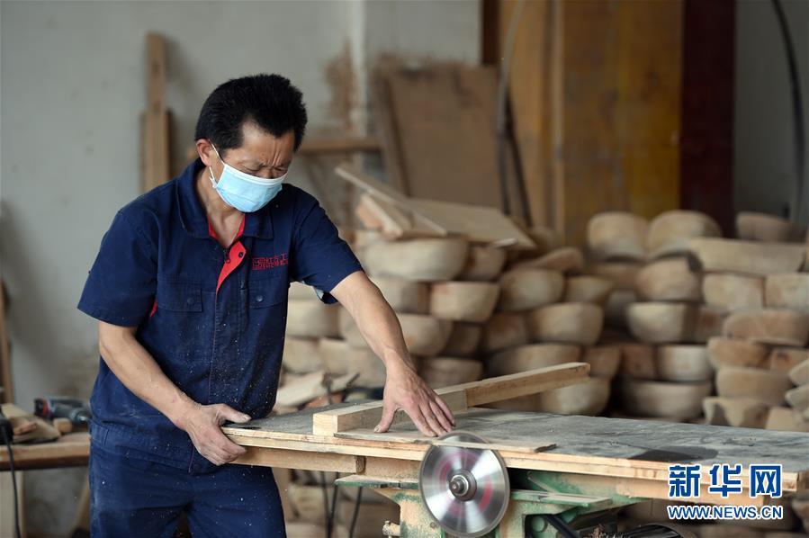  （新華全媒頭條&middot;圖文互動(dòng)）（5）青春，在希望的田野上&mdash;&mdash;大別山區(qū)尋訪&ldquo;城歸&rdquo;大學(xué)畢業(yè)生