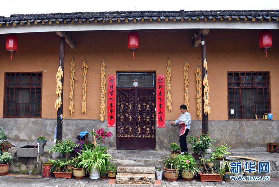 （新華全媒頭條&middot;走向我們的小康生活&middot;圖文互動(dòng)）（4）大山深處有&ldquo;新家&rdquo;&mdash;&mdash;大別山村繪出現(xiàn)代版&ldquo;富春山居圖&rdquo;