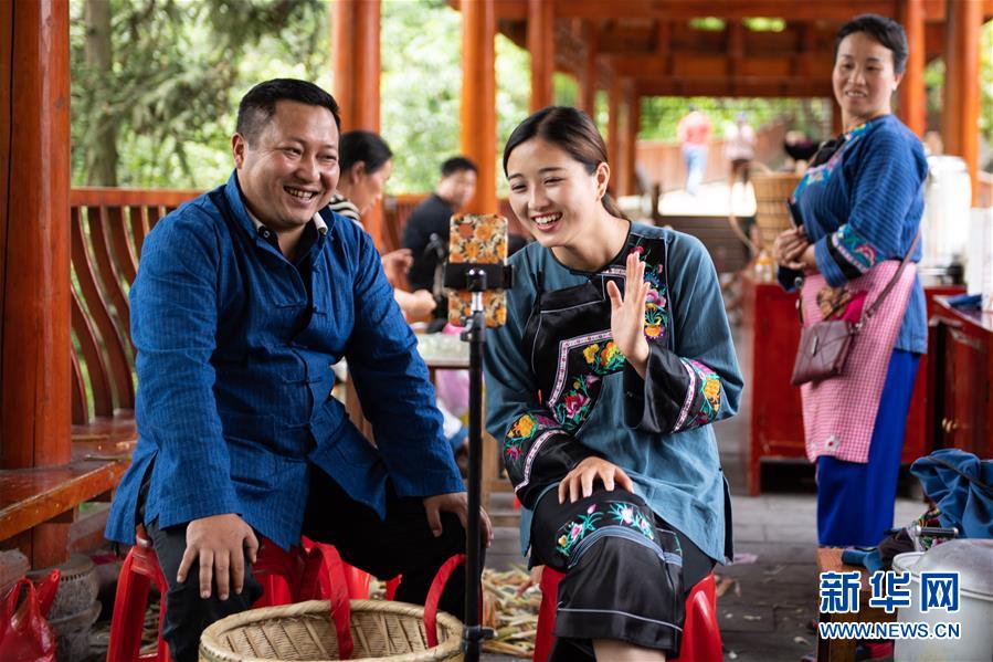 （新華全媒頭條&middot;走向我們的小康生活&middot;圖文互動(dòng)）（10）那山，那人，那苗寨&mdash;&mdash;十八洞村三代人的奮斗史