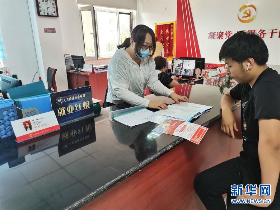 （新華網&middot;圖文互動）（2）&ldquo;就業(yè)紅娘&rdquo;忙&ldquo;牽線&rdquo;