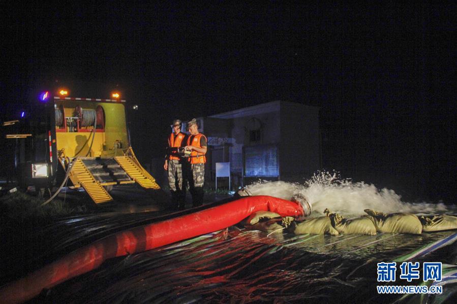 （防汛抗洪&middot;圖文互動）（3）洪水不退，子弟兵誓死不退&mdash;&mdash;解放軍和武警部隊(duì)官兵參與洪澇災(zāi)害搶險(xiǎn)救援記事