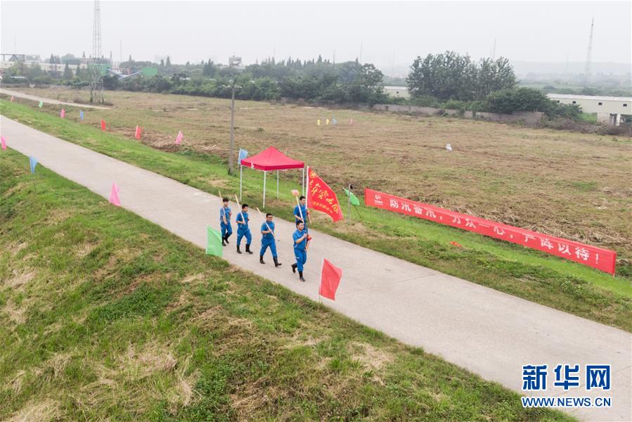 （防汛抗洪&middot;圖文互動）（7）在大堤上成長，為人民守護&mdash;&mdash;洪水中的青年&ldquo;生力軍&rdquo;