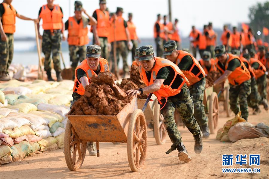 （防汛抗洪&middot;圖文互動(dòng)）（3）解放軍和武警抗洪搶險(xiǎn)部隊(duì)各級(jí)黨組織充分發(fā)揮戰(zhàn)斗堡壘作用