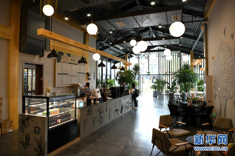 （新華全媒頭條&middot;走向我們的小康生活&middot;圖文互動）（12）奮斗繪就&ldquo;新天府&rdquo;&mdash;&mdash;川蜀大地干群&ldquo;戰(zhàn)貧&rdquo;軌跡掃描