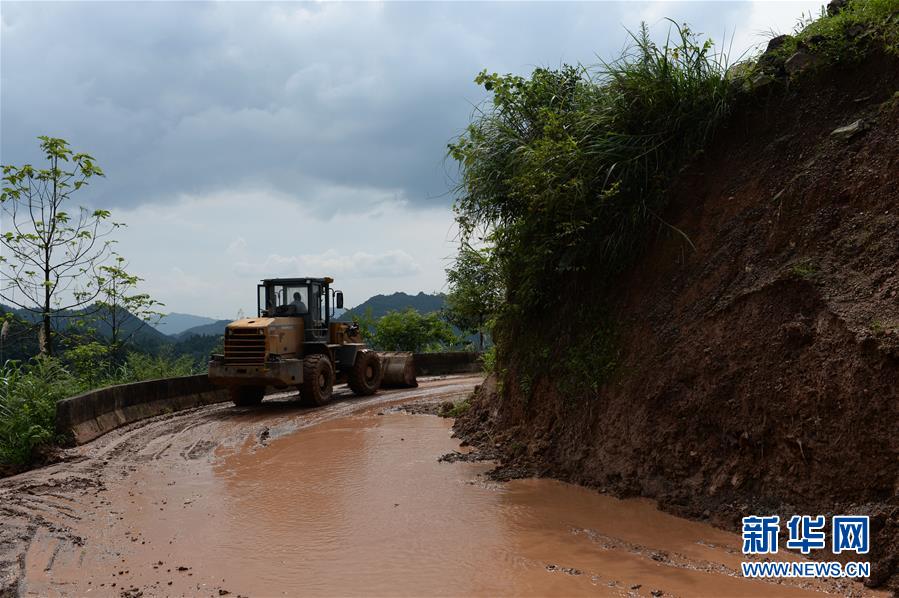 （防汛抗洪&middot;圖文互動(dòng)）（5）修路通水忙重建 補(bǔ)種搶收復(fù)生產(chǎn)&mdash;&mdash;湘西山洪后恢復(fù)生產(chǎn)生活見聞